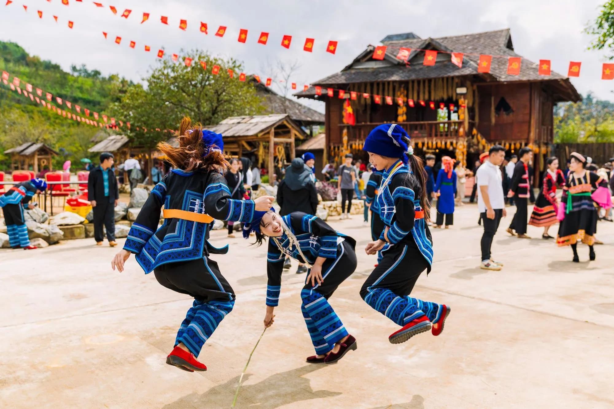 Lễ hội Thổ Cẩm tại Fansipan: Địa điểm, thời gian, các trải nghiệm nổi bật